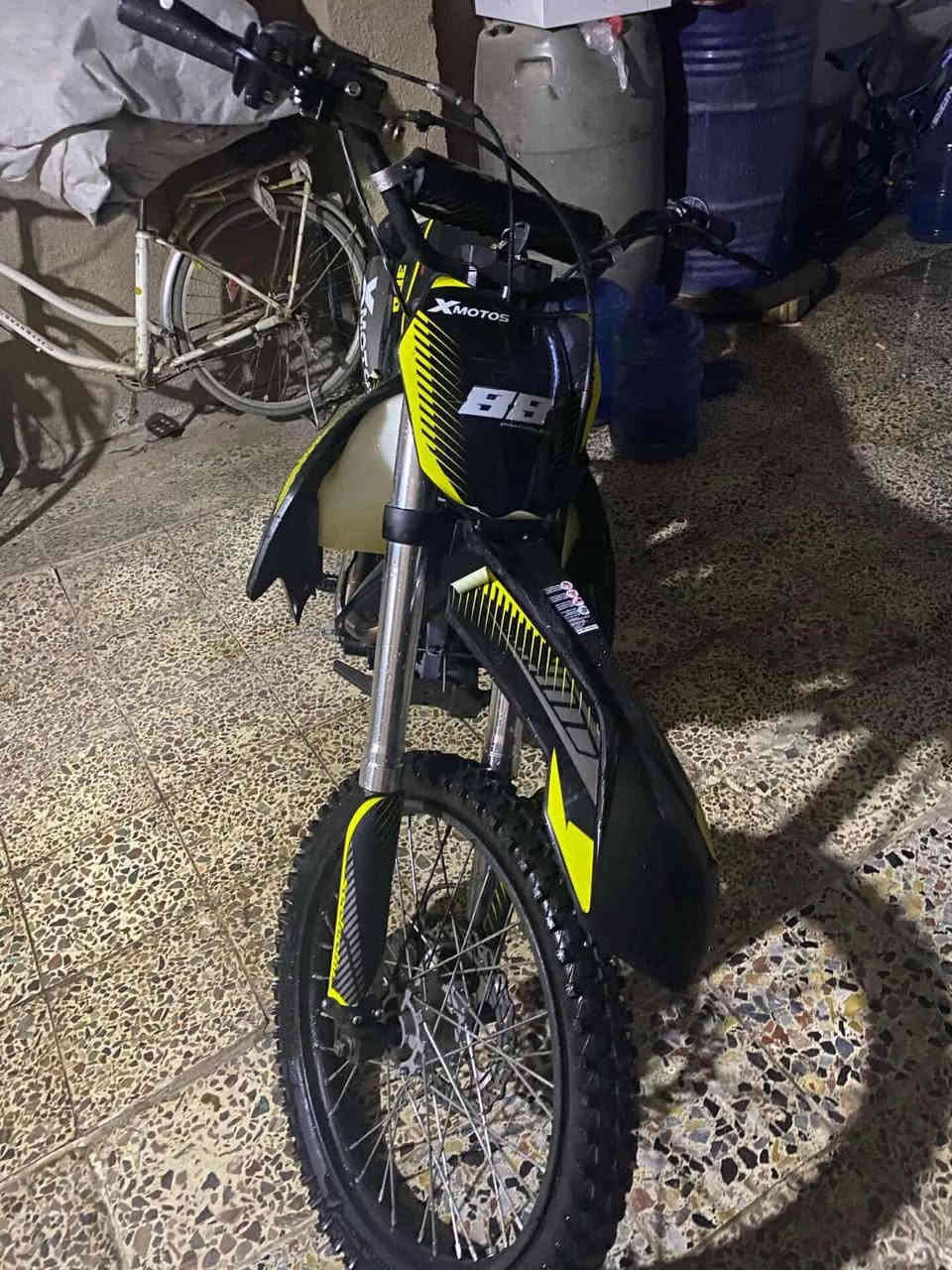 السلام عليكم قفاز موديل ٢٠٢٤ رقم وسنويه الدراجه مكفوله من كلشي برغي ممفتوح بيها المكان بغداد الزعفرانيه السعر مليونين و٢٥٠ للأستفسار *********** 

ملاحضه: الدراجه بيها دبل امامي گايم وبولبرن مال تاير تصليحها ميعبر ال٥٠ الف.
