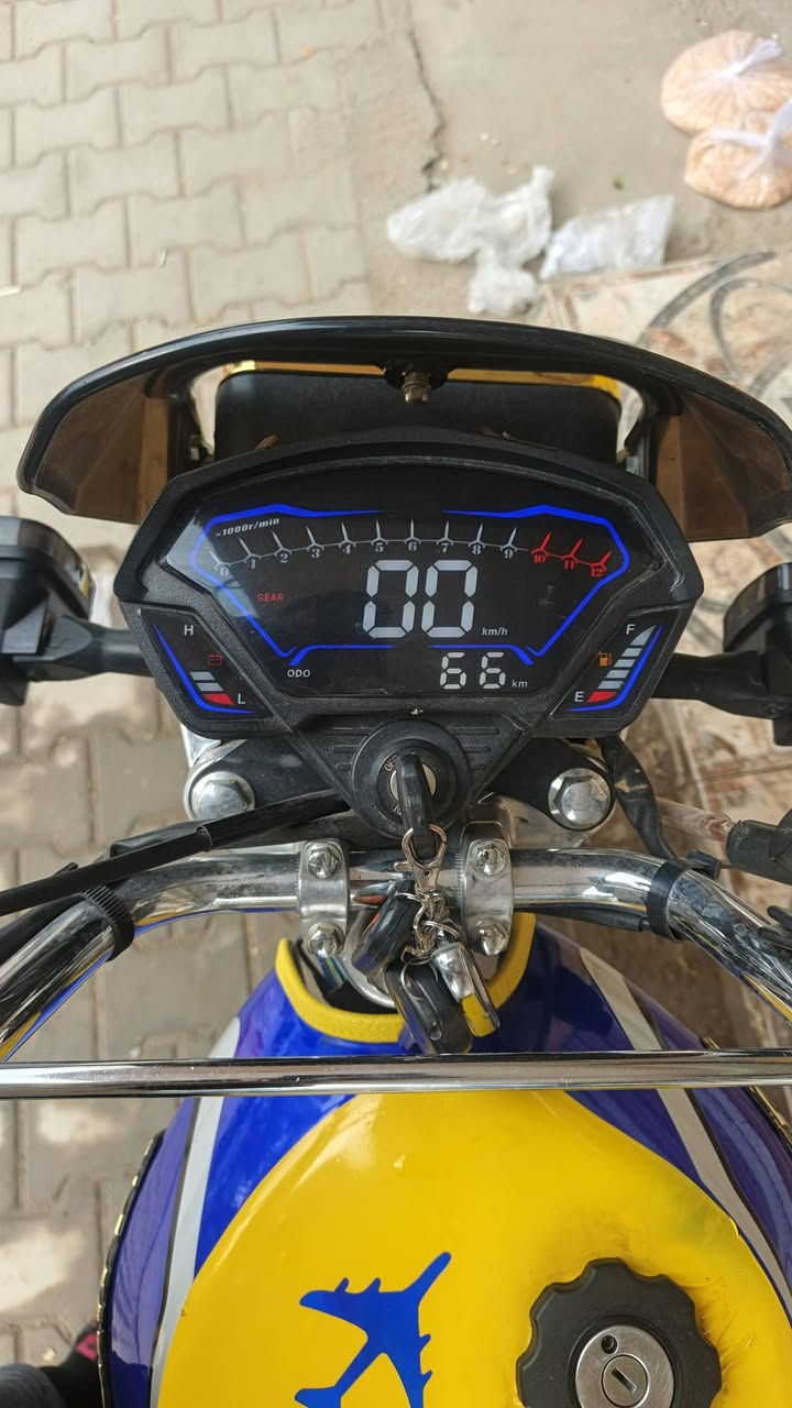 السلام عليكم
ماطور موديل ٢٠٢٤ بعدو على وضع الشركه محرك كبس منفيس سويجات بصمه كهربائيات كلها شغاله ماطور نضيف حيل مكلف بالنشر هذا رقم صاحبة *********** مكانو الحويجة داخل سعر ٦٧٥
