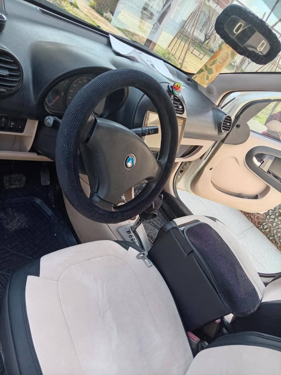 للبيع سيارة باندا 🚗
موديل 2013
كير ومحرك شرط😊
بدون صبغ وبدون ضرر‼️
سياره جاهزة طخم حداديه كله جديد
طخم تايرات جديد🫡
كابون بانزين بيها (رقم نينوى) 
داخله مغلف جديد نسائي
إنارات كله شغاله 
..... العنوان موصل الحدباء ***********
