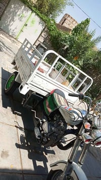 موديل ٢٠٠٩ • رقم اسود • للبيع