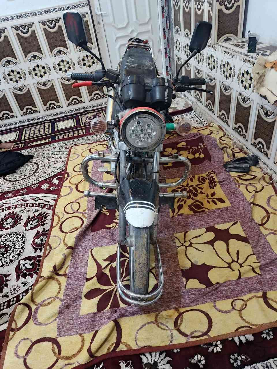 دراجه هايوشه للبيع موديل ٢٠١٥ كهربائيات شغاله سلف شغال محرك نضيف  وصلت 300
(***********)
