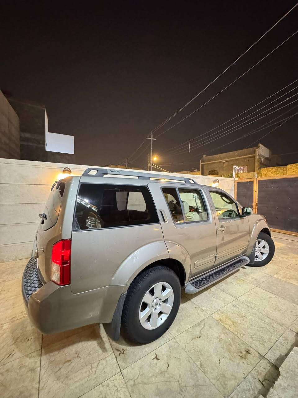 نيسان باب فندر
السياره كفاله من الضربه والصبغ حته الدعاميات كفاله
فول مواصفات
1باب كهربائي خلفي
2فتحه سقف
3كامره 
4كشنات 7راكب جلد
5ماشيه اقل 150
6بيه هواي بعد مواصفات
مكاني البصره حي الأصدقاء 
***********
