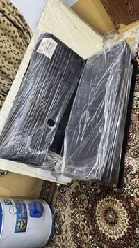 صالون حلاقة للبيع متكامل بعدة بالكارتون جديد مامستخدم  لمعرفة التفاصيل...