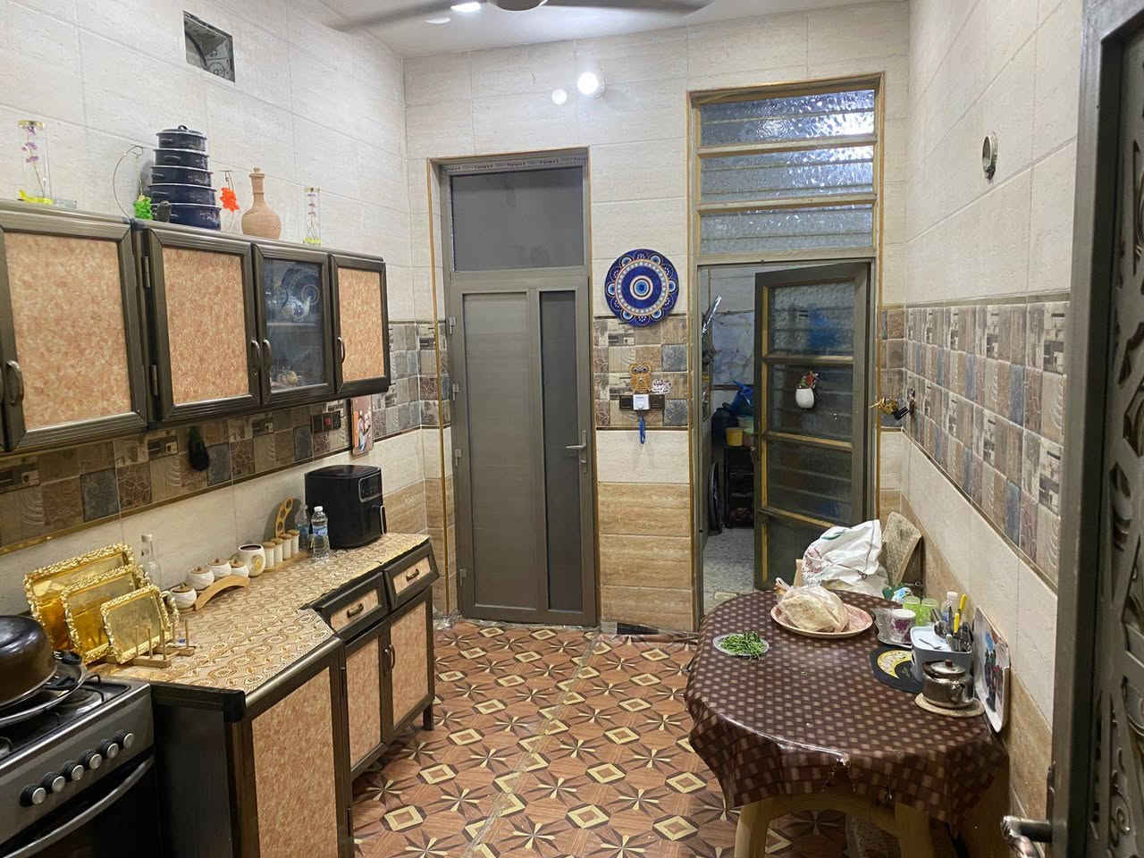 اعلان : عقار للبيع ( طابو ملك صرف  في الزعفرانيه 

🔸 موقع العقار شارع المعهد خلف مجمع الامارات 

قرب تاج المعارك محله 58 

🔸 مساحة العقار : ( 125 واجهيه 6 وربع نزال 20

🔸 جنس العقار : طابو ملك صرف جديد 

طابقين   

🏗 يحتوي على كراج  ستقبال صاله مطبخ غرفه منور صحيات 
 

🏕 طابق ثاني صاله غرفتين نوم صحيات 

صطح كبير 

موقع مميز 

للاستفسار يرجى الاتصال بلرقم ***********

او مراجعه مكتب الاماكن للعقارات
