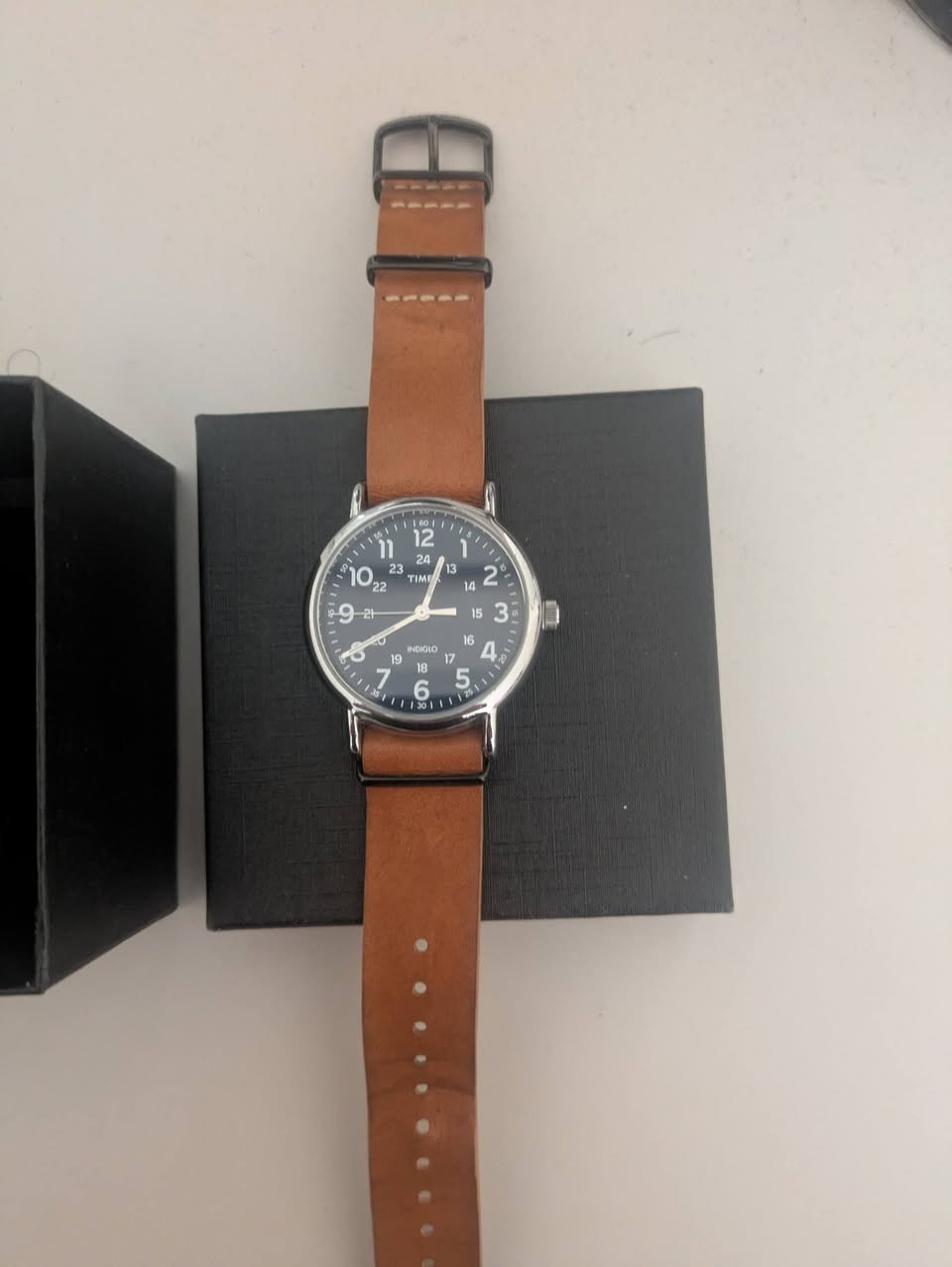 ساعة Timex  الماركه العالميه الساعه مستخدمه نظيفه السعر 75000 الف مع 5000الف توصيل التواصل على الرقم ***********
