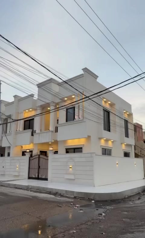 دار ركن للبيع 
حي الصديق قرب البان شلاوي
ملك صرف طابو الزهور
المساحة 105متر
10x10.5
طابقين اربع غرف
الواجهة بناء كلاسيكي درجه اولى
باحدث واجمل التصاميم
الدار تم تنفيذه على يد مهندسين اختصاصيين
الدار يحتوي على
 مطبخ
استقبال
حمامات
الارضيات والجدران بورسلين
سقوف جبسن بورد
تم انهاء العمل شهر الثالث سنه2026
تم ادخال اجمل التقنيات الحديثه في البناء
للاستفسار والمراجعه مع مكتب المنزل السعيد للعقار
***********
***********
