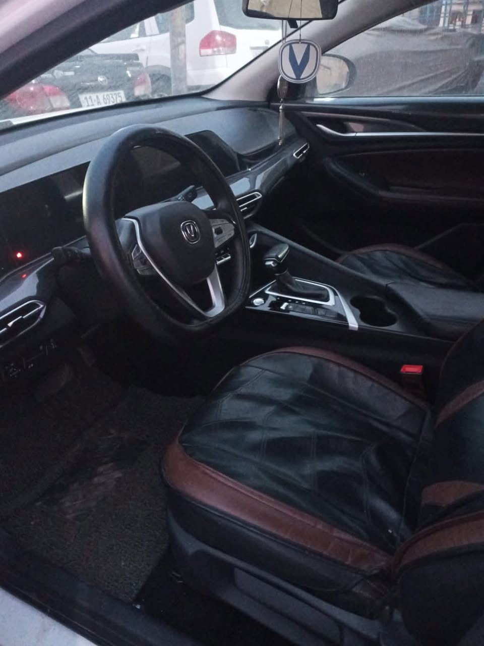 السلام عليكم شانجان ايدو بلاس 2022 بعدها بضمان الشركه السياره شغاله وتمشي على وضعها ابيع مكاني بغداد الدوره 

***********
