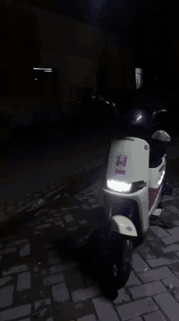 دراجة شحن حجم ١٤ كلشي شغال بيها بطاريات كهربائيات كلهن شغالة بيع مستعجل 165  قفل قفل هذا رقمي ***********
