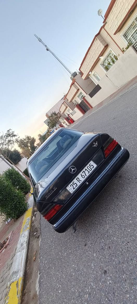 مارسدس موديل 91 محدثة 93
بجم بيبي شبح
محرك بطة 3000 
بيه منظومة غاز
تبريد وتدفية شغل 
كير و محرك مابية عيب
قواعد دبلات مصلح 
دخلها جديدة بطاين بردات 

سعره 55 بيه مجال
مكانه بكركوك 
*********** كركوك, العراق
