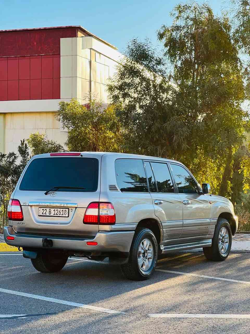 تۆیۆتا لاندکروز -مۆنیکا 
٨پستن مواسەفات VX_R 
مواسەفات لەگزس- سەنەوی نوێیە -تحویل بە شەرت
گێڕ و مەکینەی نەکراوەتەوە بە شەرت 
چوار تایەی نوێیە 
دەرگای جانتای بنەوە سبوخە 
٢ دەفتەر و معامەلەیەکی کەم 
***********
*********** كويسينجاك, أربيل
