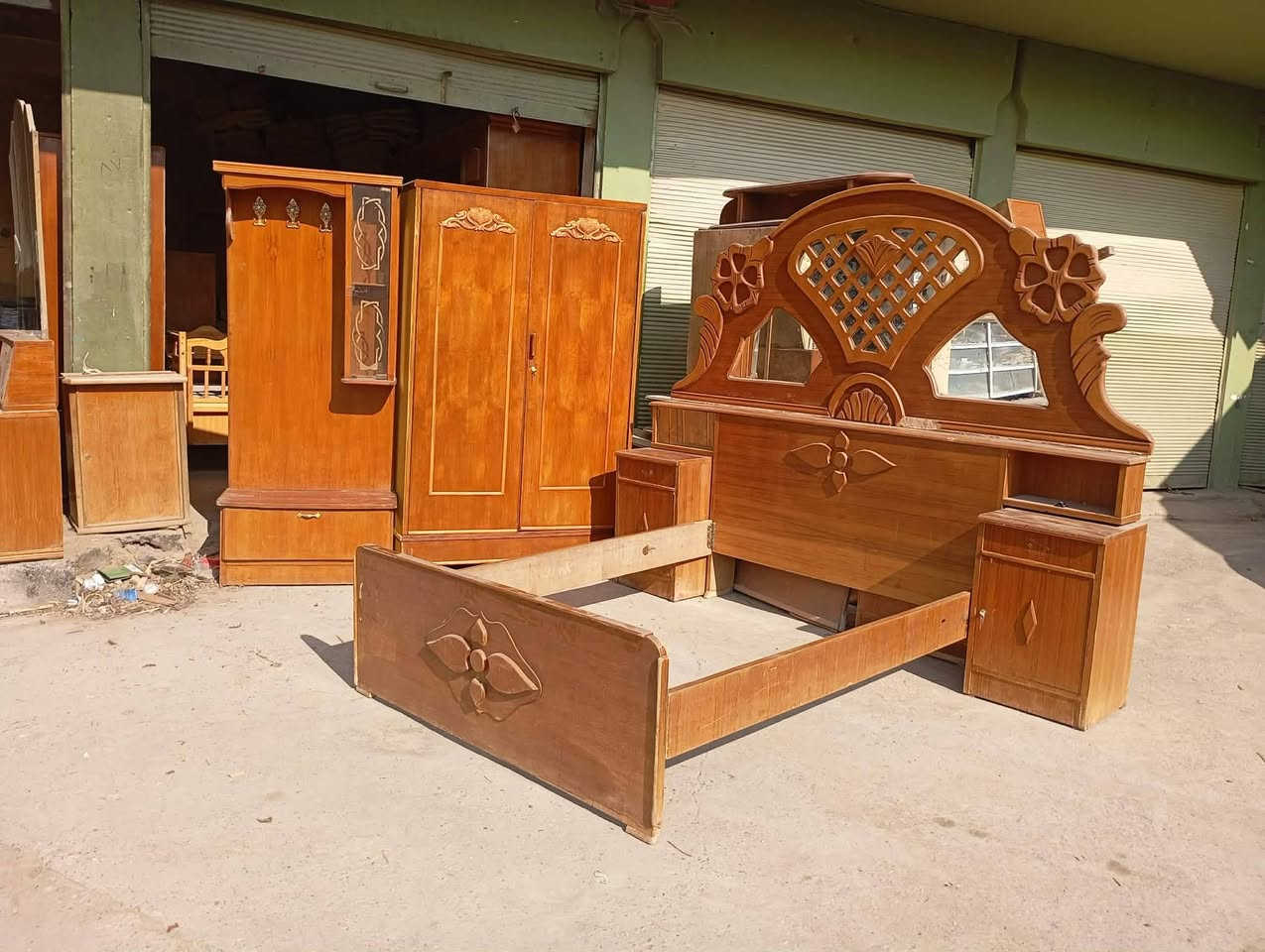 .1.  قنصور ملحق سته باب فصال حديث يكمل مع صبغ وتلميع  سعرو  525  الف
2. تخت نفرين شغل ثقيل يكمل 110
3. قنصور بابين نقش شغل ثقيل يكمل  90 الف 
4. ميزتواليت يكمل 60 الف 
5. مناميه 10 باب شغل ثقيل تكمل 115
(محلات مصطفى العبادي) 
موقع/ بعويزه قرب مسجد آل البيت

محلاظه....
اي غرض ينباع  صاحبو يستلمو كامل. يشمل الصبغ وتلميع كامل


**إذا كنت صاحب هذا الإعلان وتريد حذفه لأي سبب، رجاءا أرسل رسالة إلى الدعم الفني**