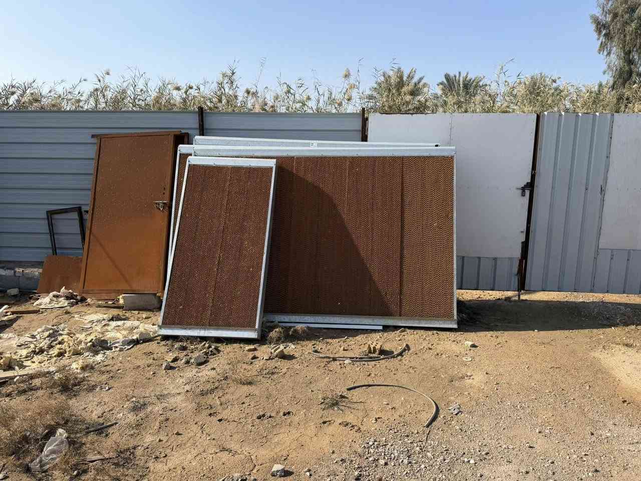 حقل دجاج مساحه طول الحقل 40 متر والعرض 9 متر
الحقل بعده جديد ومرابط بي غرض البيع محتاج افلوس ***********
