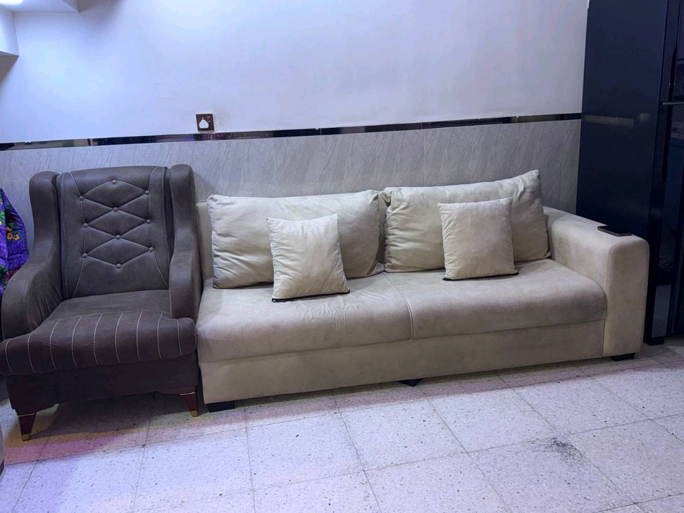 تخم ١٠ مقاعد ب٢٥٠ وميز بلازمه ب٧٥ عنوان بغداد مشتل587335 07729