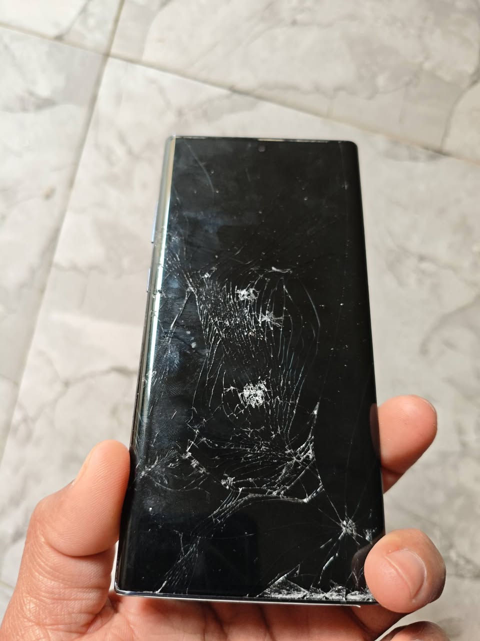 سلام عليكم جهزه البيع عوزهن بس شاشات قيم وخذ ***********
