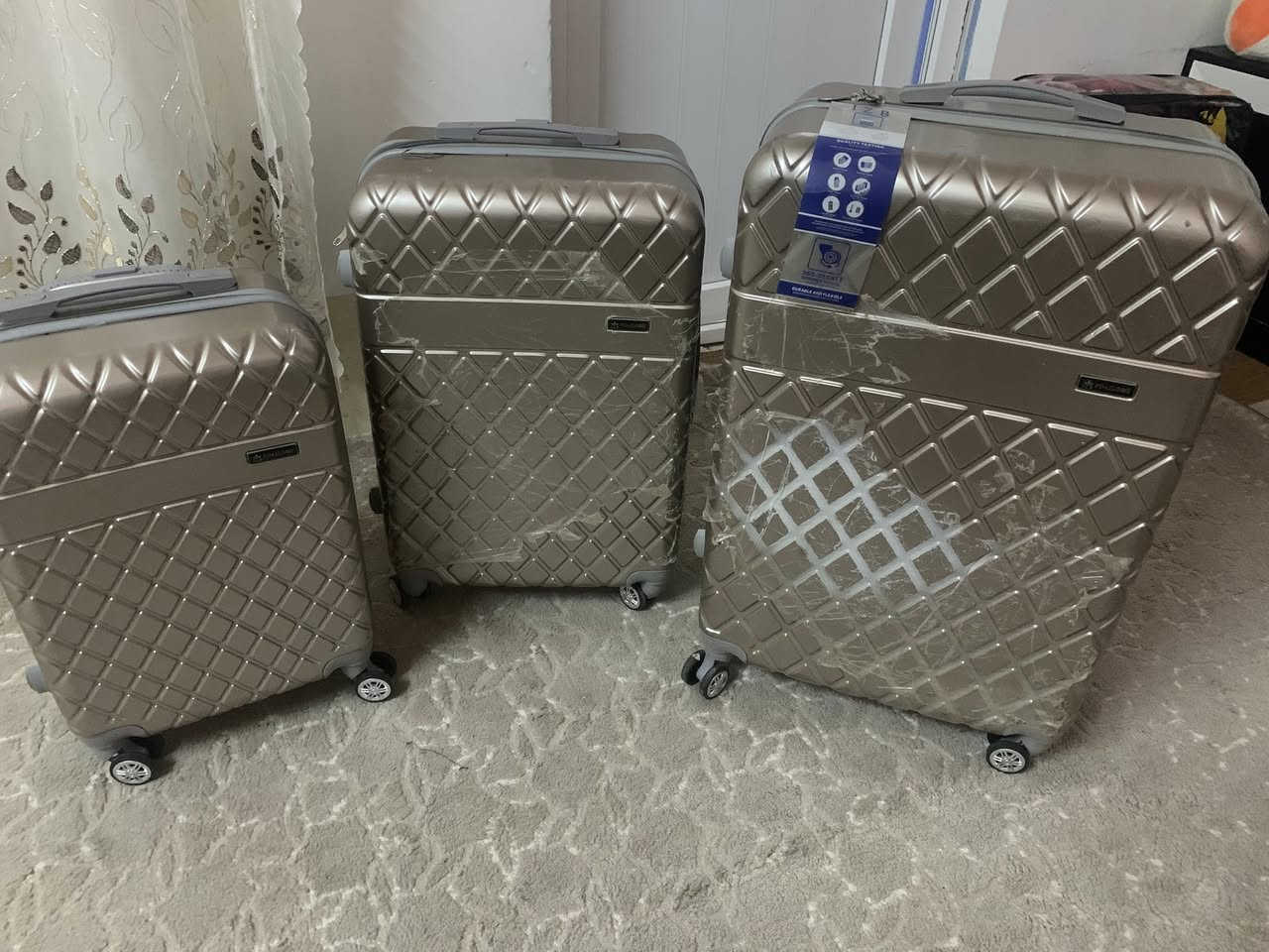 السلام عليكم جنطات سفر للبيع بعدهن بل نايلون عدد ٣ السعر 75 ألف للاتواصل على الرقم ***********
