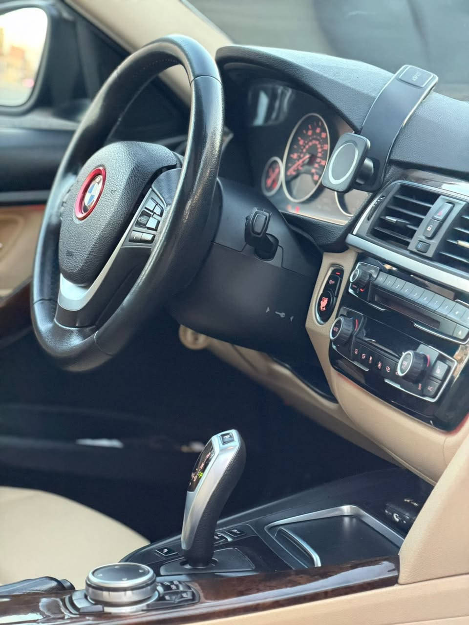 السلام عليكم شباب BMW F30 موديل 2018 LCI سيارةً محدثة M3 داخل بيجي كهرباء محرك 2000 تون توربو ماشية  80 ميل رقم اربيل جديد باسمي سيارة حادثهة بنيد وجاملغ سطحي ايرباك دشبول وبعدة على وضعة ما مصلح فول مواصفات السيارة جاهزه صفر مسج مابيه ريع مصرف شباب السعر ١٦٣ وبيه مجل 
مكانه بغداد 

***********
