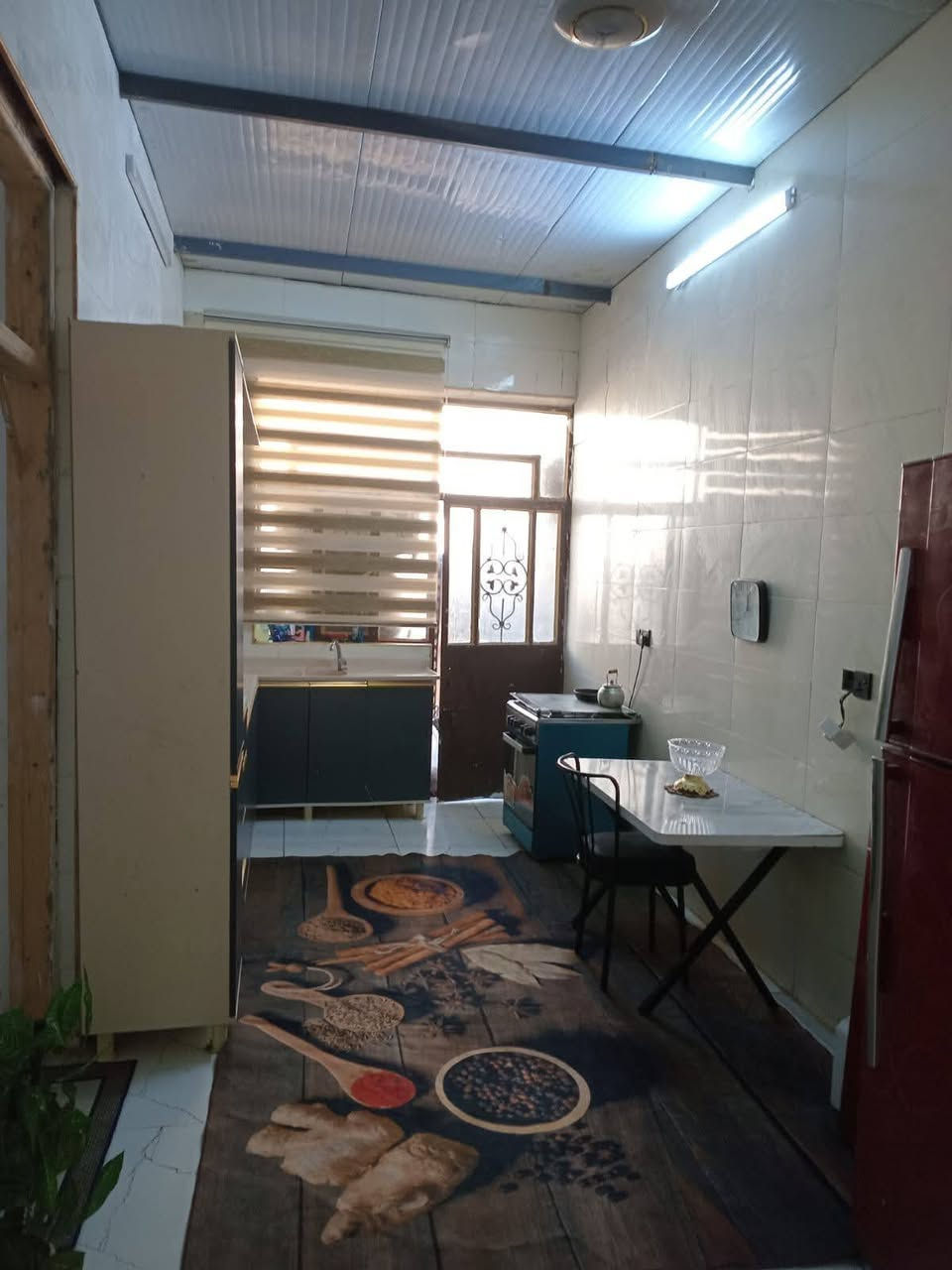 دار للبيع مساحه 100مترطابو زراعي سند 25 يحتوي على غرفه وصاله ومطبخ وحمام ومنور سكف  سندويج على شارع عريض قريب على تبليط. العنوان بغداد الكرخ منطقة الدوانم نهاية شرطه الخامسه قرب البياع والسيديه استفسار اتصل على الرقم *********** يوجدواتساب.  السعر 38مليون وبي مجال
