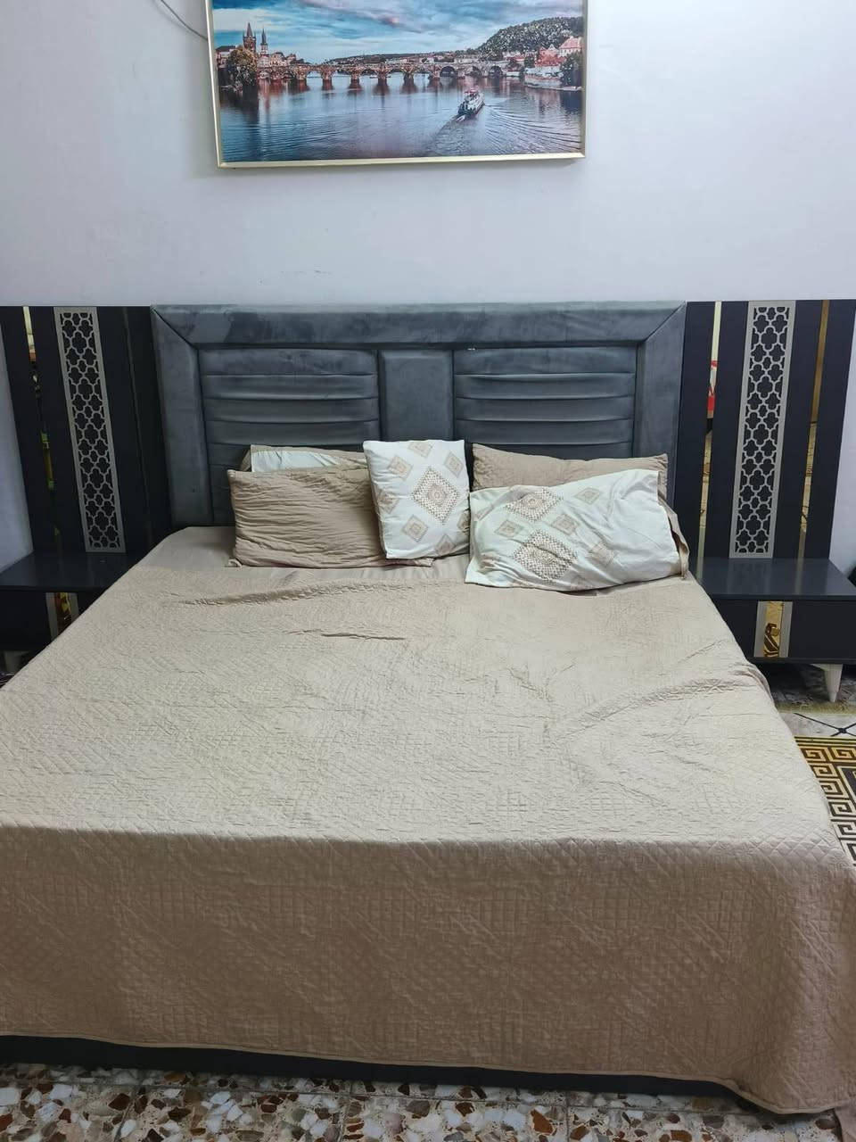 غرفه للبيع جديده مابيها شي ناقص عنوان البلديات أي استفسار ***********
