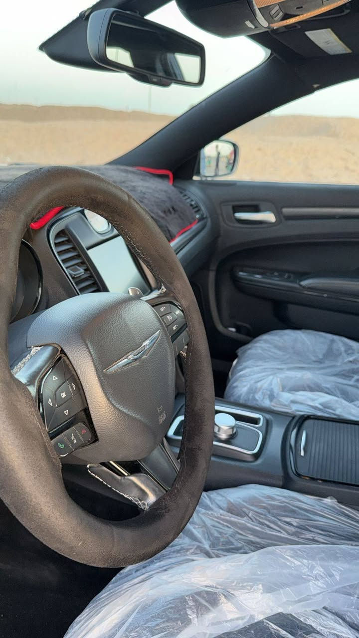 السلام عليكم

كرايسلر اوباما 22/16 S300 وارد امريكي حادثها الجاملغ الامامي فقط ومرجع بارد وموضح بالصور
فول موصفات كشنات جلد مختمه S
نظام صوتي Boss مع الدمام الخلفي 
شاشة جبيرة 
تحكمات ستيرن ومثبت سرعة 
التبريد ثلج 
الحدادة جديدة قبل فترها سويتها 
تخم تاير جديد 
السيارة ماناقصها اي شي 
رقم بصره الانكليزي الجديد بأسمي
السيارة موجوده بالبصرة 
السعر 180 وبي مجال
للاستفسار ***********
