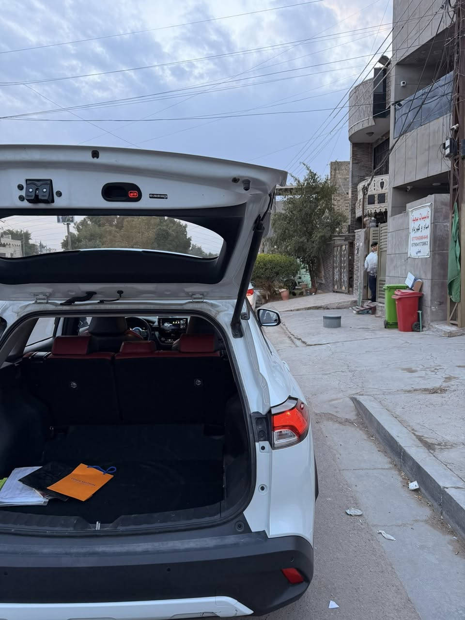 السلام عليكم 
للبيع فقط كورلا كروس آعلى فئة
موديل 2025
كفاله عامه
السياره ماشيه 24 الف 
كشنات اماميه كهربائيه 
شحن واير ليس
جنطة كهرباء 
4 كامرات 
اوتو هولد 
رادارات 
حساسات اماميه خلفيه 
قياده ذاتيه 
تحديد مسار 
السعر 185$ ورقه وبيها شي بسيط 
مكاني حي الاعلام
***********
