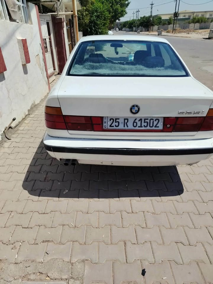 سلام عليكم  BMW موديل 91  محرك 528 بومه دبل فانوس ضرر جاملغ امامي طرف السكن فقط والباقي شرط  صبغ عام للجماليه ما عده سقف علبلاد تايرات جديده قبل شهر شادهن والنسوية باسمي وبطاقة بنزين موجود والسعر 55 وبي مجال قليل للاستفسار هذا رقمي ***********
