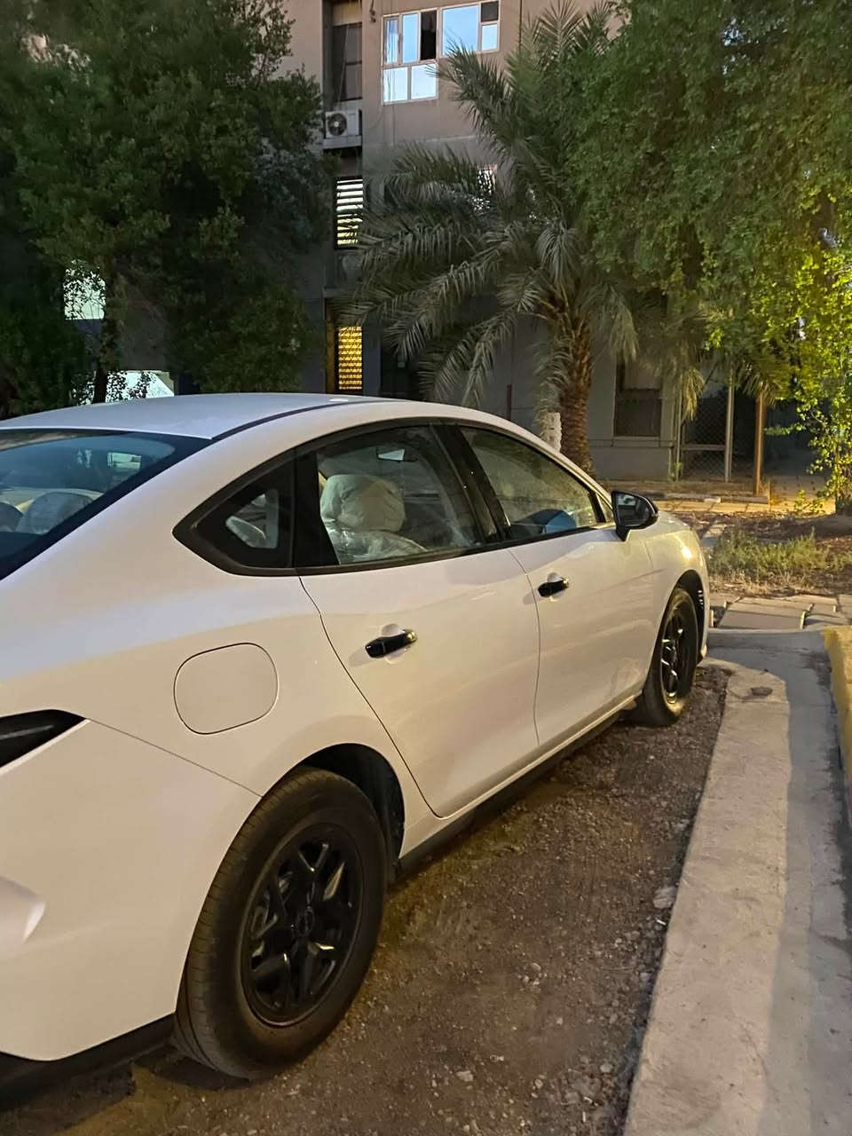 السلام عليكم اخوتي 
بي واي دي سيل 05 للبيع موديل 2025
السياره ماشيه 22 الف 
بيه شخط باب السايق موجود بلصور تحويل ثاني يوم 
سعرهه 19 مليون وبيه مجال كلش بسيط للشراي 
تعجبك تعال شوفهه وتدلل
مكاني شقق حي السلام قريب حي العامل
*********** متواجد واتساب
