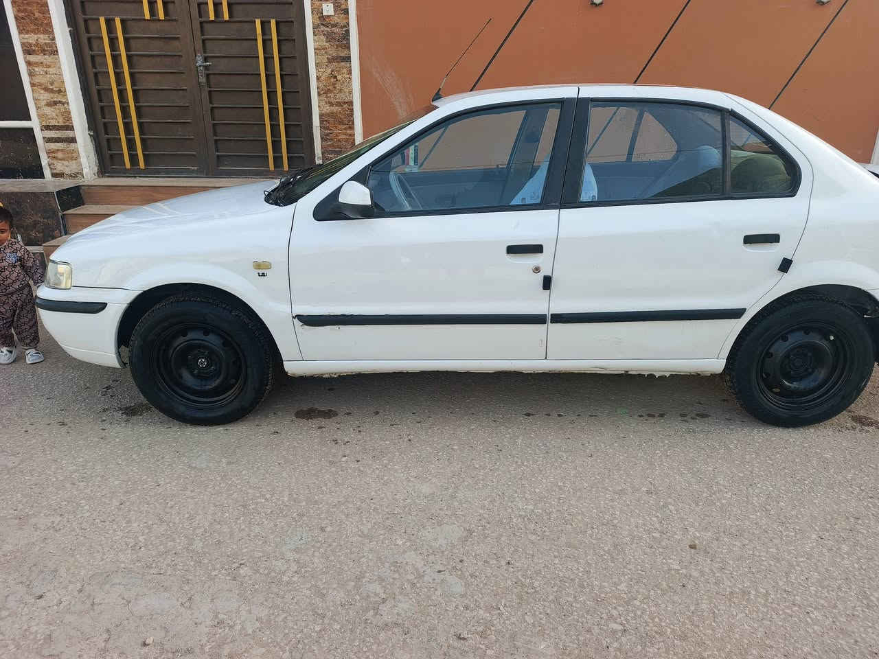 سمند للبيع موديل 11 مكان السياره كربلاء سياره جديده بمعنا الكلمه ما بيها نقص لو برغي السعر 45 السياره بأسمي صبغ الجاملغ الأمامي واحد فقط مبايل ***********
