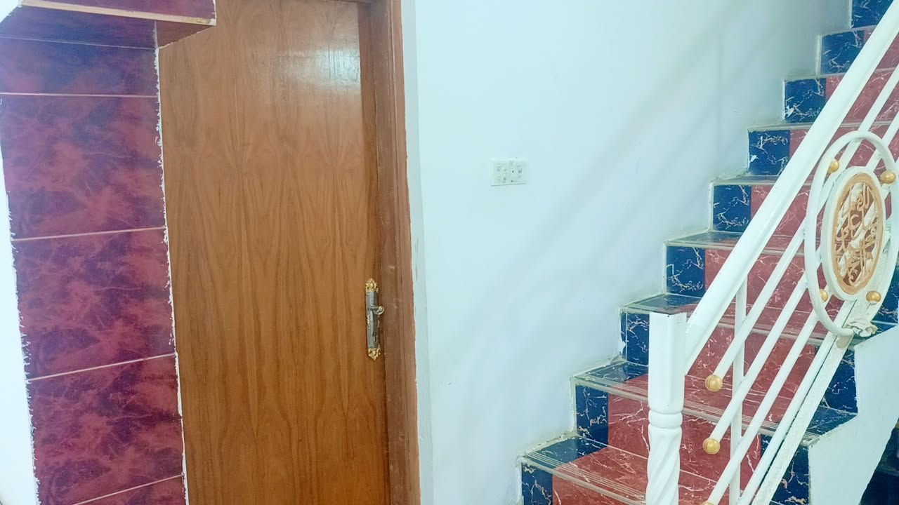 دار سكن طابو زراعي بناء طابوك مرقم من قبل البلديه
يتكون الدارمن غرفتين نوم وهول مطبخ استقبال صحيات داخل وخارج علما ان مع الدار سبالت وملحق المطبخ حديقه مساحه 250م للاستفسار  الاتصال على الرقم التالي أو مراجعة مكتب دلاليه ابو كيان الربيعي ***********/***********
