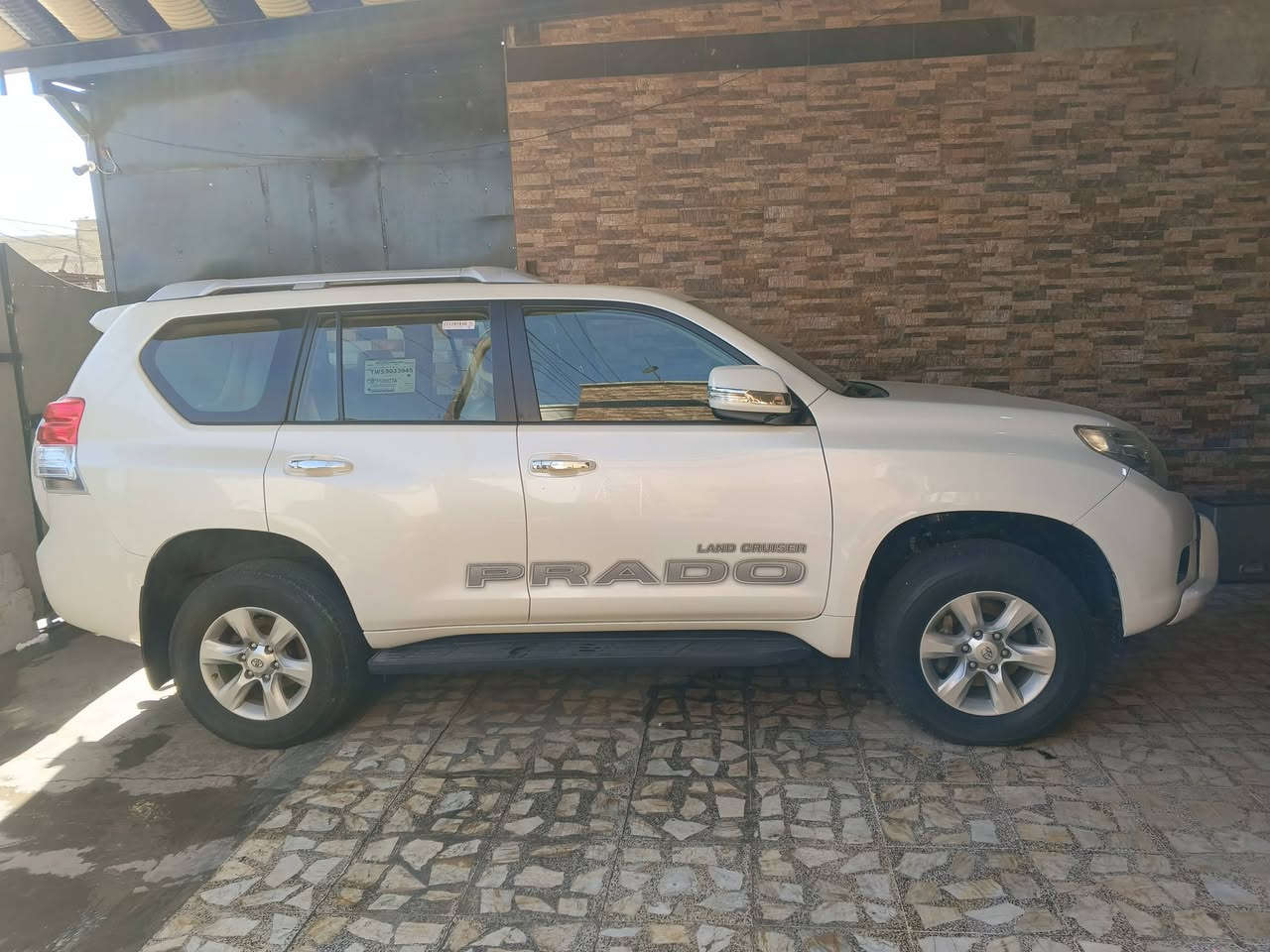 سلام عليكم برادو للبيع موديل 2012فول مواصفات 6 سندر دبل تانكي بصمه فتحه سقف ماشي 140 بيها صبغ الدعاميه الاماميه والباقي مكفول  سعر 285 رقم ***********2
