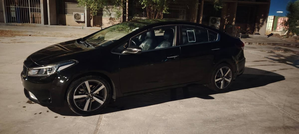 سلام عليكم سيراتو لللبيع ٢٠١٧للبيع خليجيه مواصفات ايرانيه فول ١/١
فتحة
بصمه
محرك٢٠٠٠دوش
كرسي كهرباء 
مقعد السائق ذاكره
رادار
جلد بلادي
تدفئة تبريد الكشنات الاماميه
تدفئة المقعد الخلفي
تدفئة الشاشه مناخ منفصل
قطعتين تبريد
تحكمات مقود
شاشه ديجيتال
كامره
مرائاة اوتو ترحيب
ويل ١٧كروم
حساس امامي خلفي
لد امامي خلفي
لايت زنون
١٠ايرباك
يدات نيكل
مانع انزلاق
نضامadc
شفتات مقود
كروس سرعة
صندوق ذكي
ارضيه جلد
باقي السيارات معروفة
مرفق مع الصور السونار 
السعر 130 وبيها مجال 
***********
