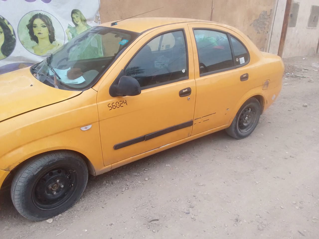 طيبة 2016 لا تبديل ولا صبغ ولا ضربة قوية بيهة كم طخة
كير ومحرك جديد سيارة ناقصهة بس صدر.رايدهة 32 ورقة ***********
