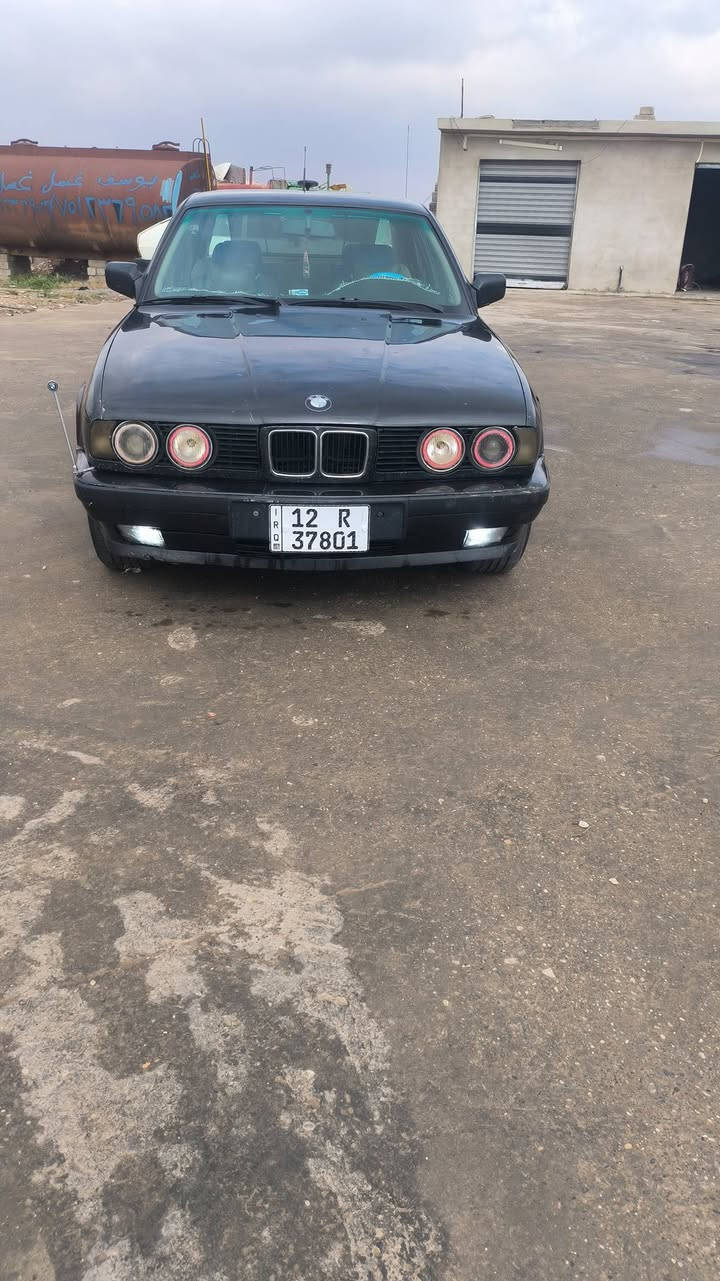 السلام عليكم
بي ام موديل 91 
كير ومحرك شرط فول مواصفات كشنات جلد  طخم تاير جديد قطرة صبغ ما بيها .فحم مال كزوز وضع شركه 
سيارة وضع شركه و بأسمي ***********
