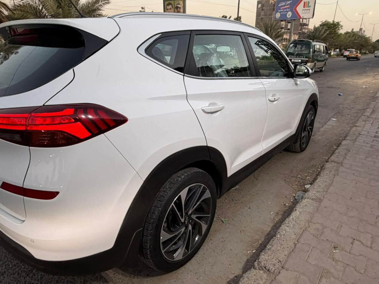 توسان 2019 رقم اربيل بأسمي تحويل للبيع ماشيه ١٢٣ الف مكفوله من الصبغ والبارد عدا اصبع بارد بالجاملغ الامامي والدعاميه الاماميه مصبوغه بسبب الشخوط ونكرشة حصو  كير مكينه تبريد صدر كله جديد ع الفحص بعده ع الشركة
بصمه 
حساسات امامي خلفي 
تحكمات 
كرسي كهرباء 
شاحن واير ليس
هاند بريك بالايد
مسويلها ادامة منظومة بانزين قبل يومين 
جاهزة للاخير متصرف عليها بس تحويل   
مكاني بغداد - السيدية  
السعر / ١٧٧ ورقه بيها مجال بسيط
للاستفسار / ***********

