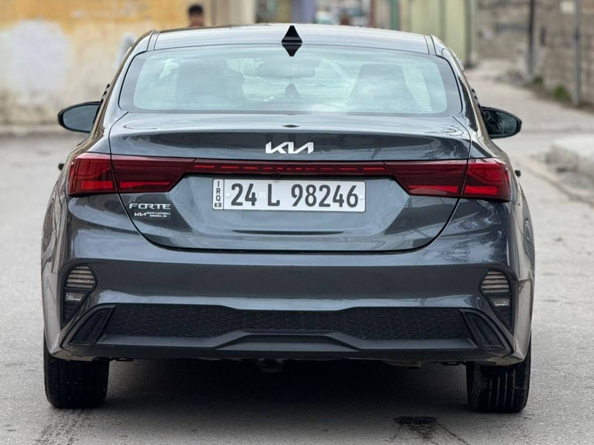 #للبيع كيا فورتي 2023 LX

المواصفات نص فـول 

عداد المسافة 55 mi

محرك 20 دوش لاصرف ولا نفخ 

گير CVT شرط

تحــديـد مســار 

رادار امــــامـــي

شـاشة + كامـرة 

تحـكم ستيــــرن

مـــانع انــــــزلاق

3 اوضاع قيــادة

رقم + هزة + سنوية كلهن جـدد 

الضـــــرر بـوند وچـاملغ مبـدلات 

السعـــر 147 وبيها مجال بسيط 

عنوان السيارة #الموصل #ايسر رقم صاحب السيارة 👇🏻

📲***********
📲***********
