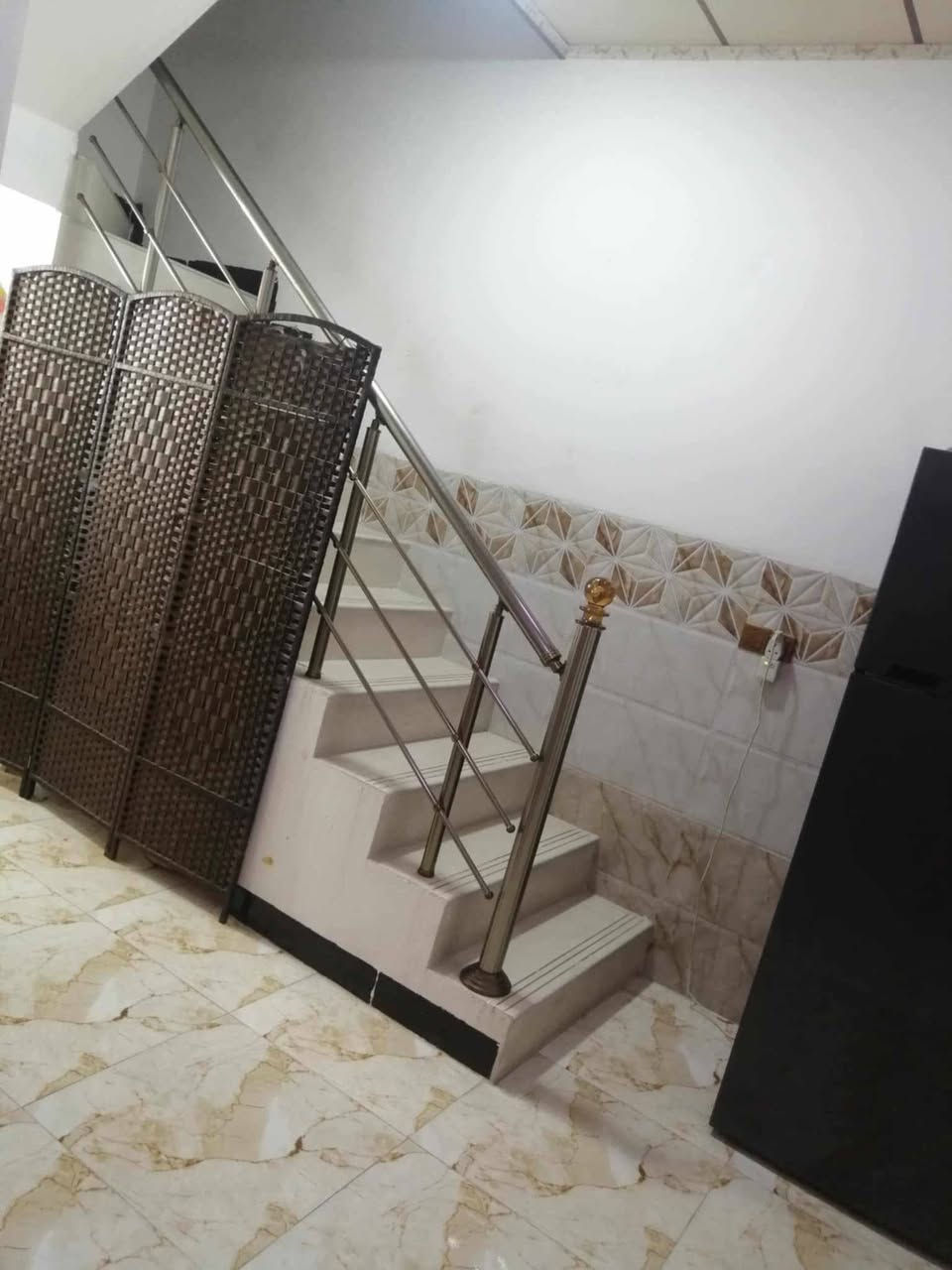 بيت خلف دانيا ماركت حي نور مساحه 87 متر واجه 8 طابقين وبيتونه بناء حديث لتواصل ***********
