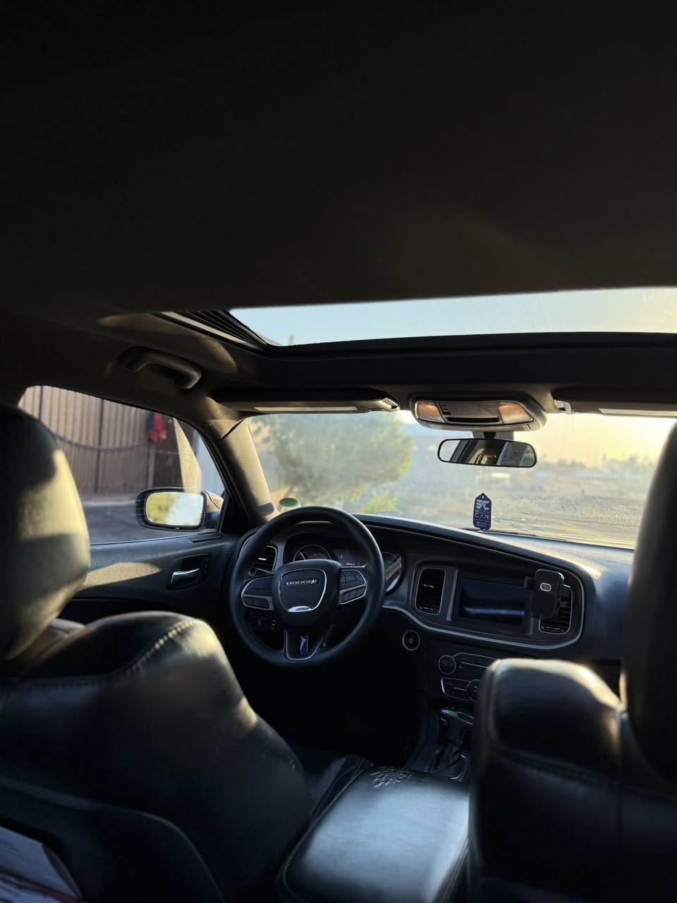 السلام عليكم حبايب 
جارجر موديل 2022 
sxt plus فول للاخير
السيارة رقم اربيل
تحويل او وكالة 
ممشاها وحادثها كدامكم
جامرلغ وبنيد مبدلات ومصبوغات بدون معجون
مكان السيارة ديالى - بعقوبه 
للاستفسار ***********
ماسنجر و واتس اب موجود
تحياتي
