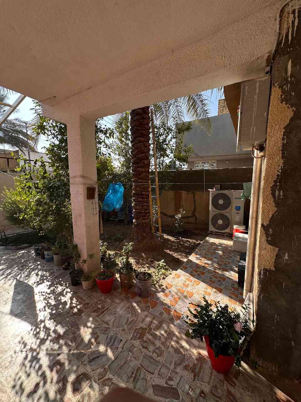 بيـت للبيـع طابـو صرف عن طريق المبادرة او البيع مباشر  
الموقـع 📍 / حي المهندسين الثالثة 
المساحــة / 250م الواجهة [10م] النزال [25م]
 يحتوي الطابق الاول ( غرفتين - مطبخ - صالة - الاستقبال - مجمع صحي خارجي وداخل - كراج سيارة - حديقة )  
للأستفسار الاتصال على الرقم التالي 

    ***********       📞 ✅
