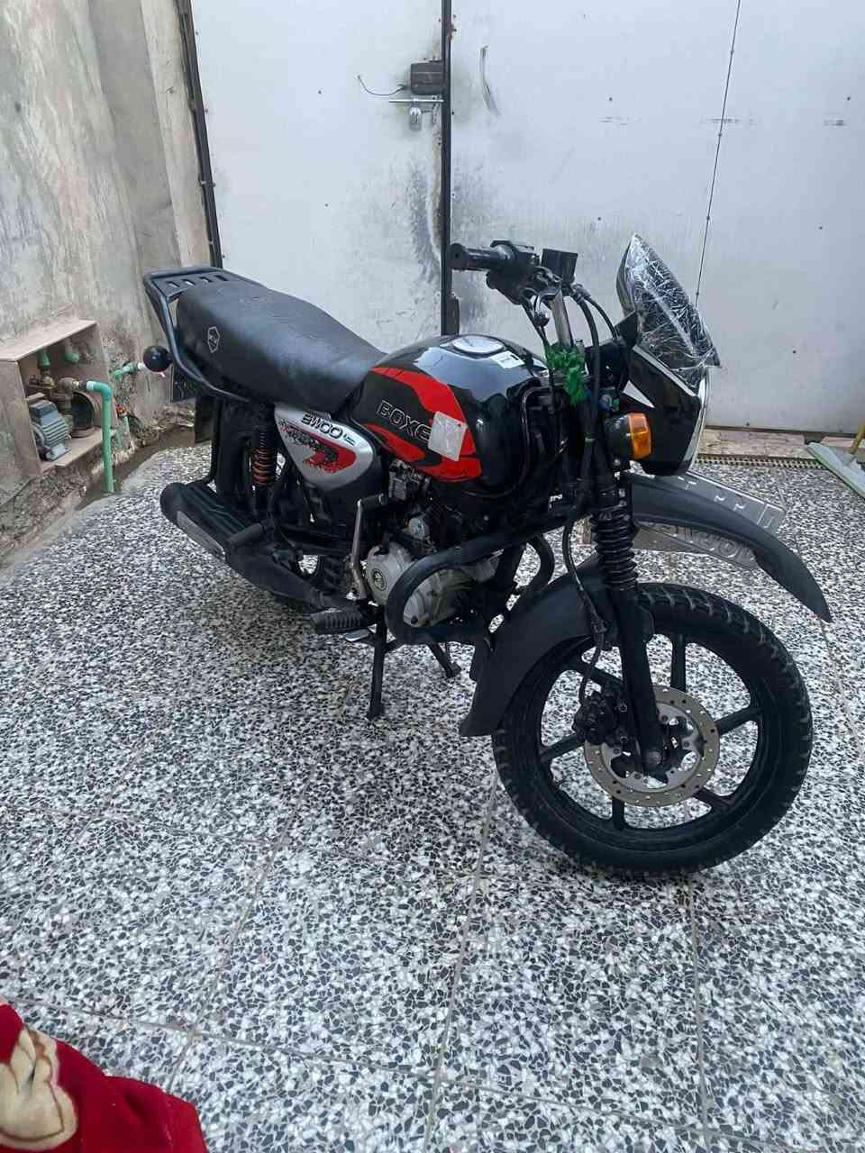 السلام عليكم دراجه بوكسر 22
مرخصت الادمن 
السعر ١٨٠٠
مرقم بغداد هزه جديده تحويل ثاني يوم
عنوني المشتل
***********
