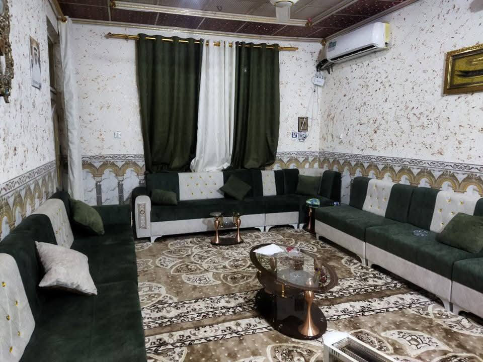 سلام عليكم بيت اللبيع
المساحه 250  خريطه جديده +غرفتين +صاله +استقبال +مطبخ +گراج سياره قرب المستشفى الجديده حي البيادر   الا ستفسار على هاذا الرقم ***********
