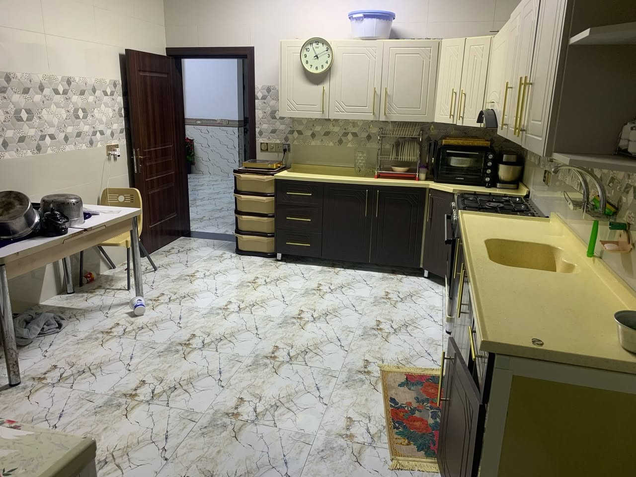 عرض نار 🔥 السعر 🔥 في حي المثنى في البدايه الحي 206 متر 4 غرف نوم بيت جديد 2025 زيرو المهندس للعقار ***********
