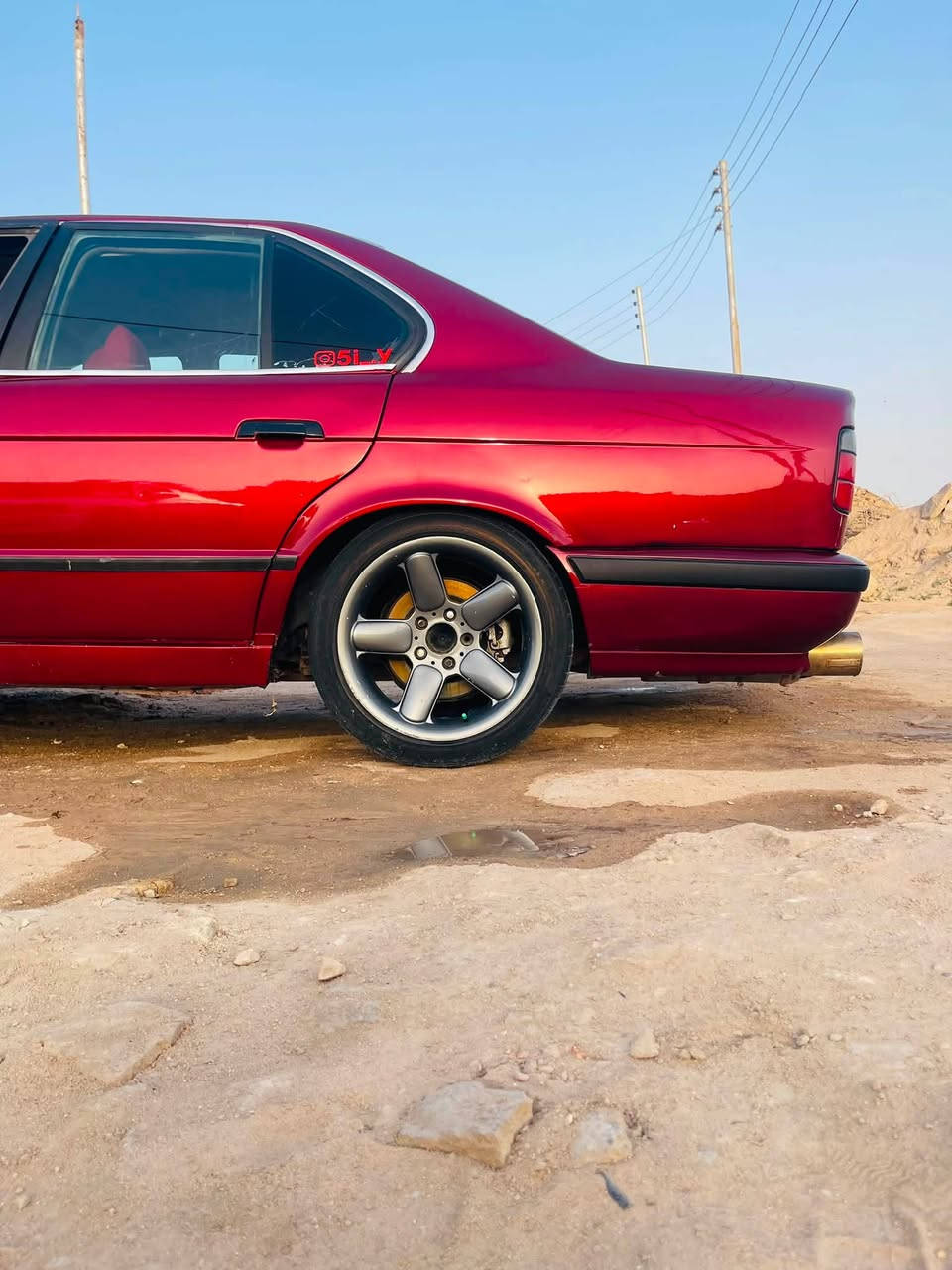 Bmw 525 1991
محرك 25 مسكر تك فانوص لاتنقيص ولا تبخير 
كير zf نمره قصيره + شورت شفت 
تبريد ثلج 
اكسل مفتوح 
رقم بصره تحويل ثاني يوم 
سياره شلعه ومعدل خير من الله بس العينه وصينيه بيه تعبانه يرادله تبديل 
بدي ونصبه تخبل بي زلوغ خفيفه 
ويل شنايزر 17 تايرات كله نضيفه وجديده 
غرفه نضيفه دشبول دبل اير باك 
كهربائيات كله شغاله ماعدا كيج البانزين و جامه السايق ماتصعد وتنزل 
لايت ابو السوار + منضومه زنون تعمي 
حداده نضيفه 
قبل فتره قليله مسويله ادامه كامله 
السياره بلحقيقه احلا من الصور بهواي بيه نصبه كلش حلوه 
مكان بصره ابو الخصيب 
تواصل ***********
السعر 53 وبي مجال للطيبين
