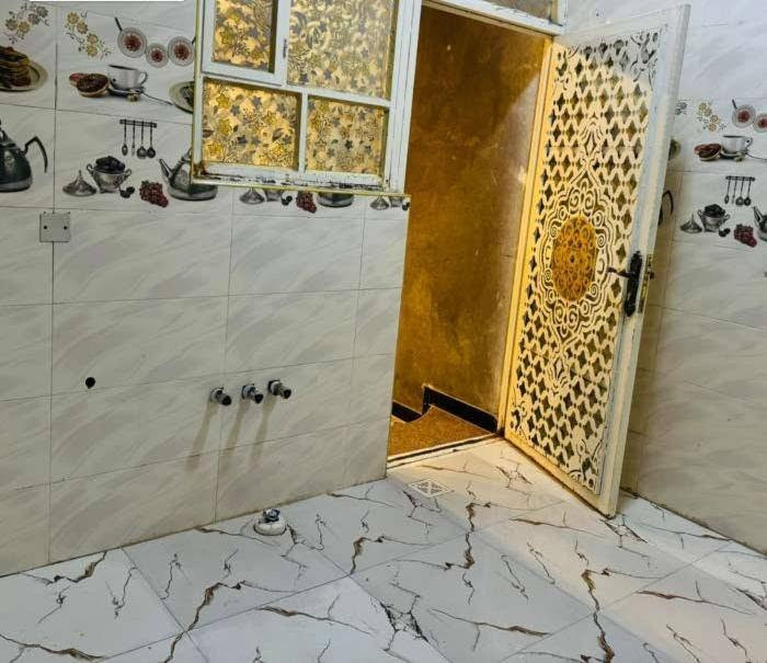 يتوفر بيت الليجار  البيت جديد
العنوان حمدان قرب جامع رسول 
يتكون من غرفتين وصالة وديوانية وستقبال 
المساحة 110
 سعر اليجار 500 
مطلوب عايلة زغيرة
ستفسار ***********
ابو عباس الحك قبل لا يتئجر
