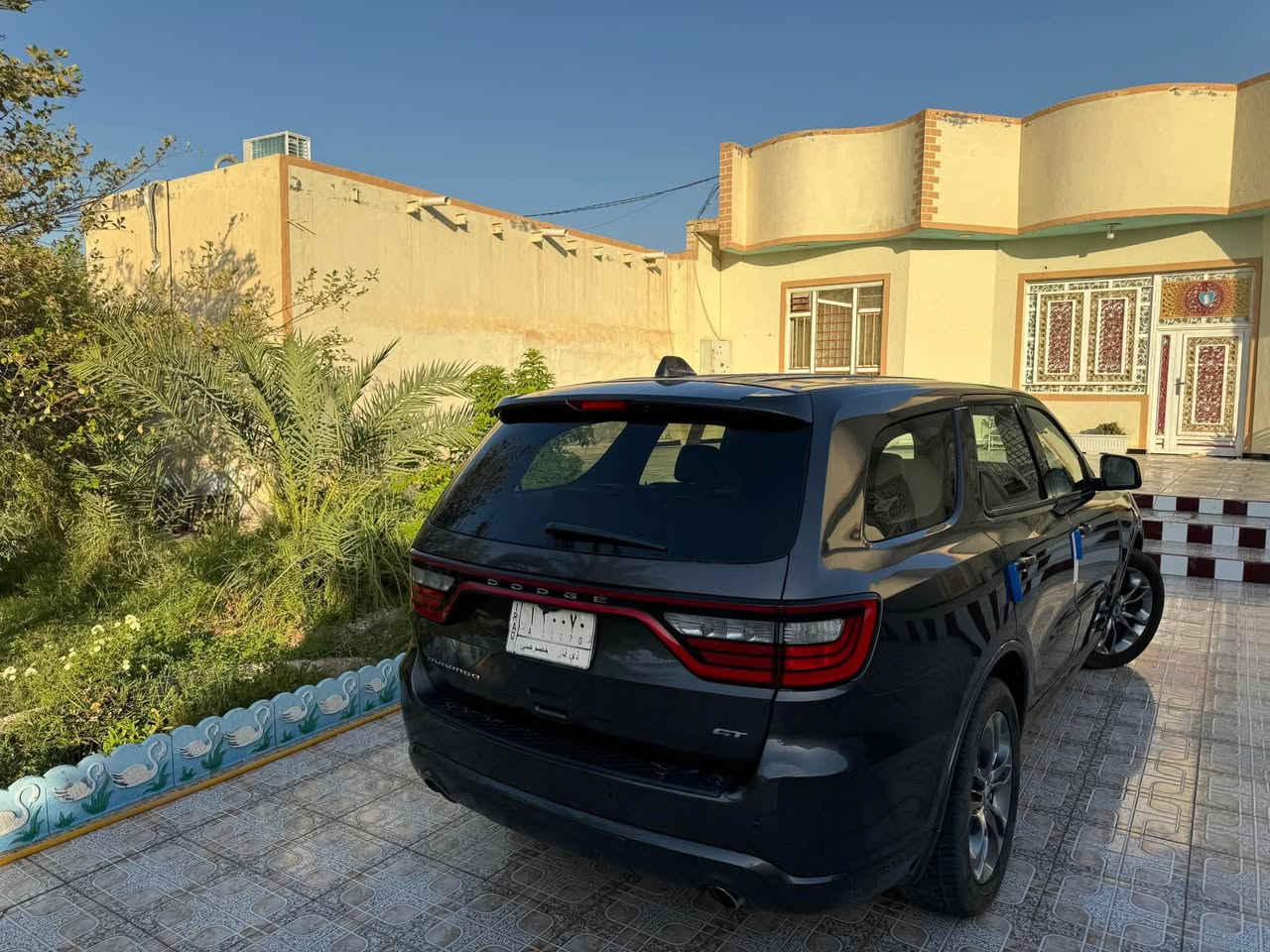 دوج دورانكو 2019 GT  وارد امريكي مال جناية
محرك 6 3600
فول مواصفات 
ضرر بنيد وباب سايق 
ورش جاملغات امامية اثر جراد 
باقي السياره مكفوله من كلشي 
شاشات خلفية فول اندورويد 
رقم صاحب سيارة *********** 
 
رقم انكليزي 27 
مداور ثاني يوم
