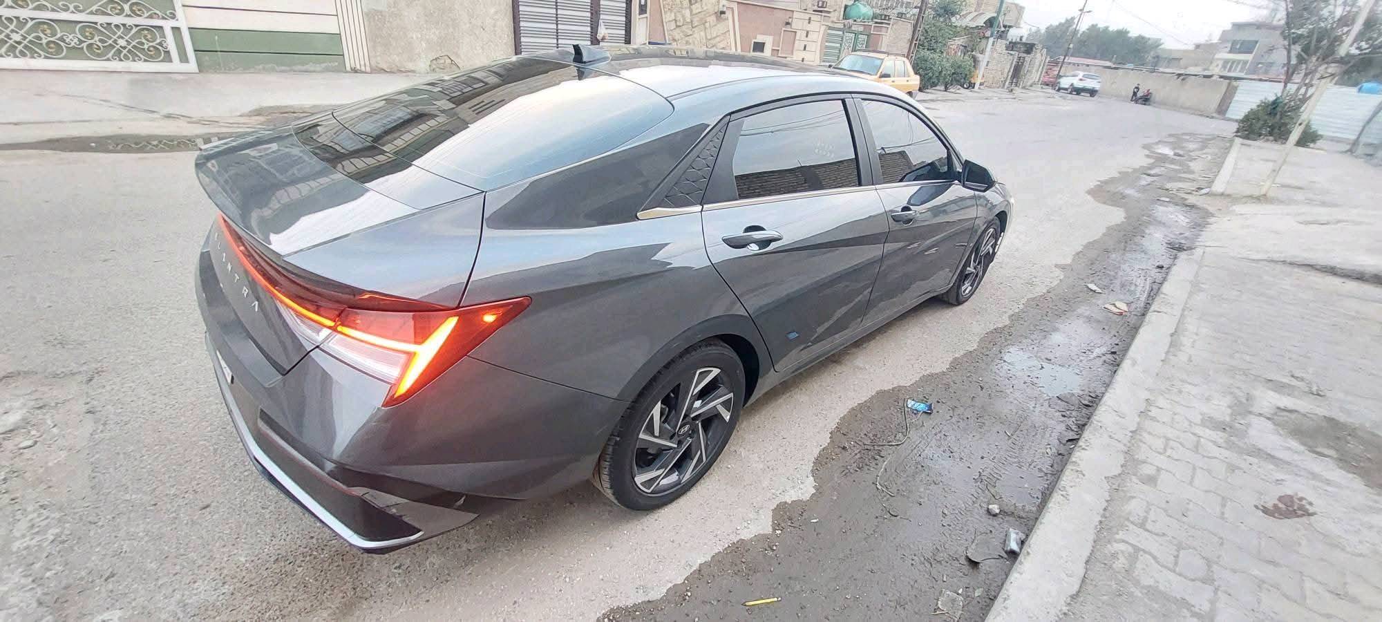 النترا موديل ٢٠٢٥ وارد امركي ماشية ١٥ الف حادث بسيط بارد على مقدار شبر فقط مو اكثر نثل ما واضح بصور الحادث مكفولة من الصبغ والشواصي والتبديل عندي بيها سونار فول مواصفات عدا الكشنات مو تحكم تدفئة بالكشن شاحن واير ليس تحكمات كل الجهات رادارات امامي خلفي جانبي تنبية خروج من المسار سياقة ذاتية وبعد بيها هواية مواصفات رقم فحص مؤقت منفيس بسمي مكانها بغداد للاستفسار والسعر الاتصال على الرقم  ***********
يوجد وات ساب