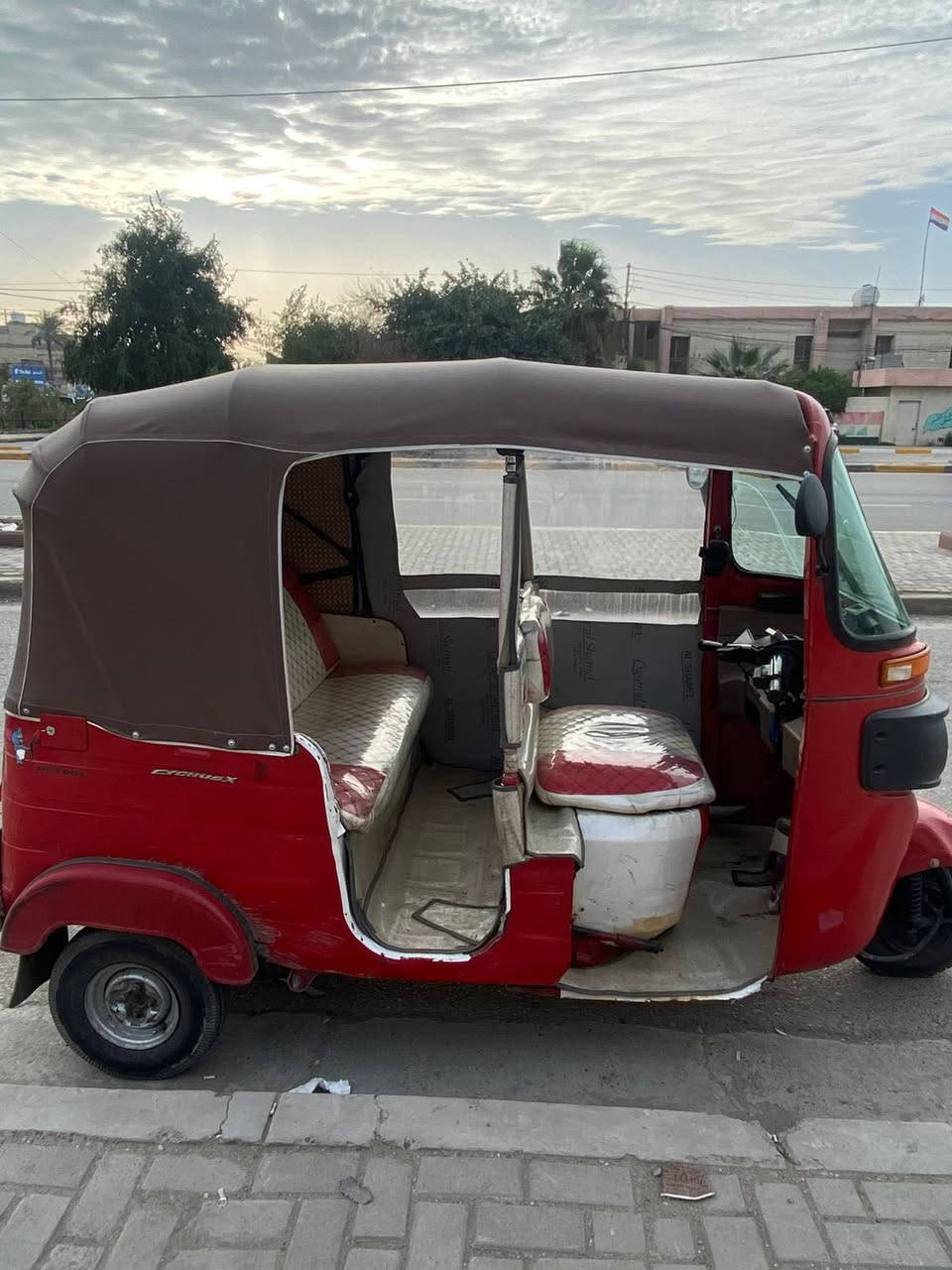 تكتك ٢٠١٧
مكينة ٢٠٢٠  ضرر لغد وخياس من جوة فقط

***********

مكاني حي العامل تحويل ثاني يوم 

مرقم كامل 

السعر ٣٩٠٠. بي مجال بسيط
