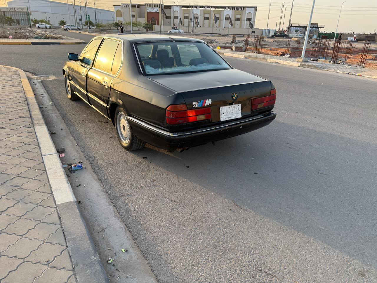 السلام عليكم بي ام 735 موديل  1990  السياره حلوه ونضيف كير مكينه  بلاد بلاد خير من الله السعر ٢٨ ورقة أكثر استفسار *********** الزبير, البصرة
