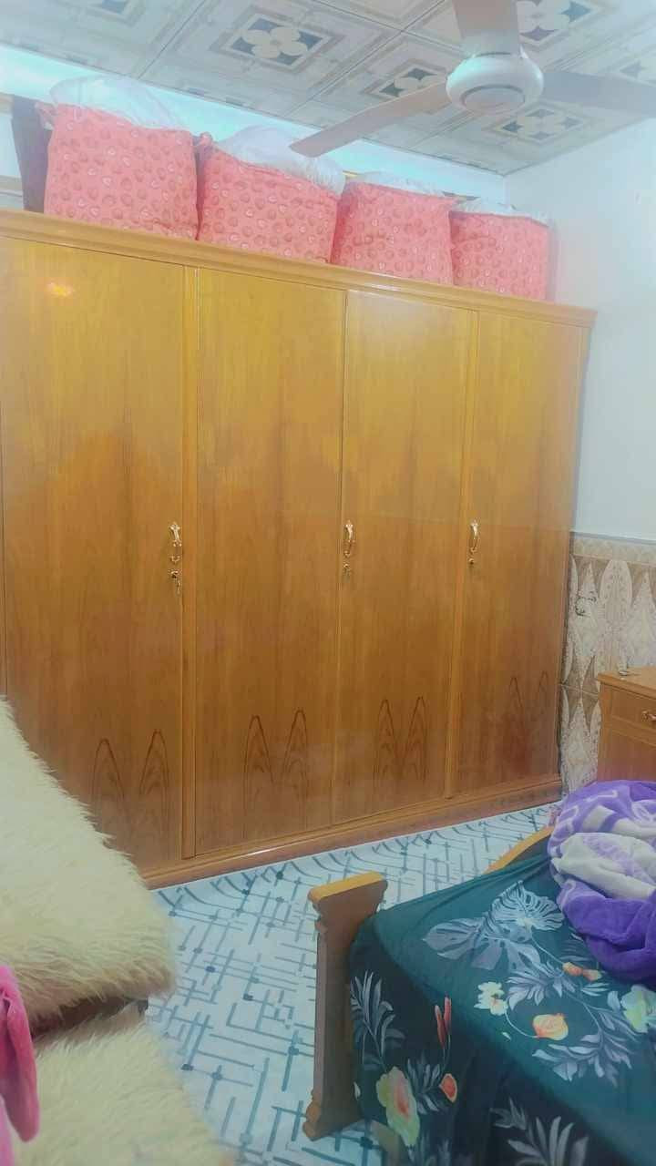 سلام عليكم دار للبيع المساحه 60 متر عنوان البيت كوفه منطقه السهيليه قريب جسر الإمام علي البيت زراعي سند 25 يحتوي على غرفتين ومطبخ وحمام داخلي وخارجي وصاله مفتوحه ع المطبخ للاستفسار تصال على الرقم *********** مامتواجد فيس أو مازنجر وتساب وتصال فقط
