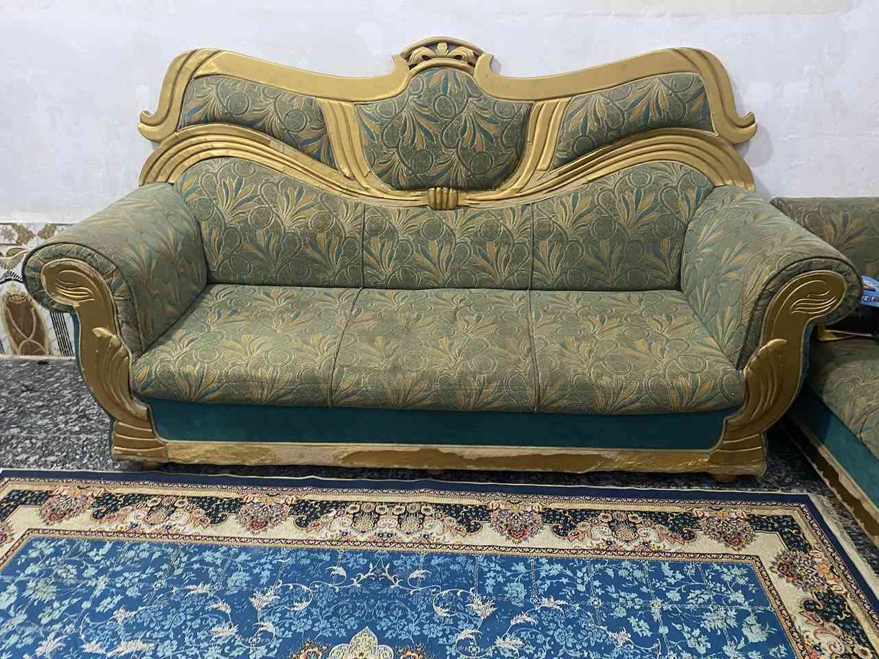 تخم مستخدم نضيف للبيع عشر مقاعد خمس قطع 
*********** للاستفسار اتصال فقط
