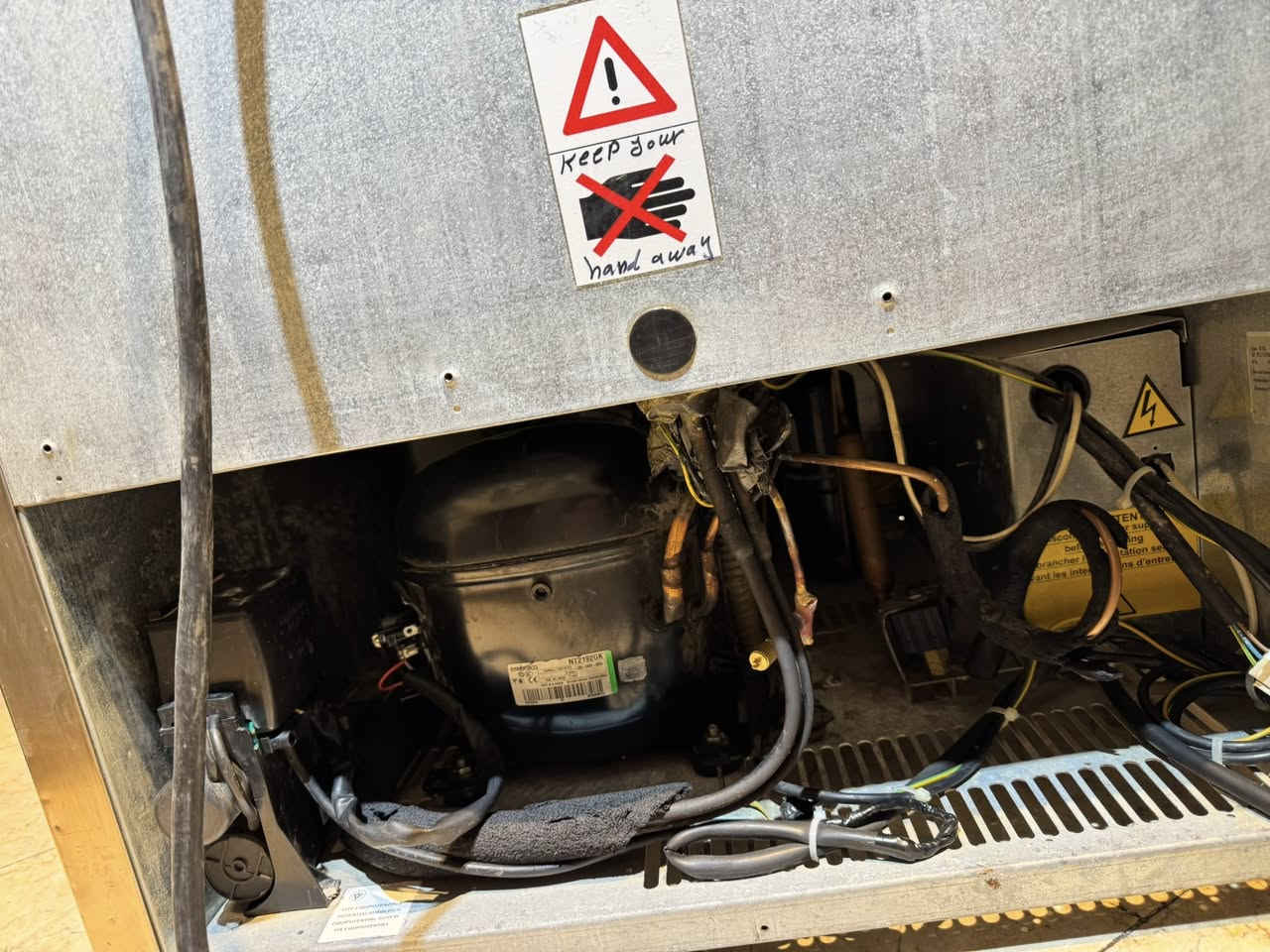 سلام عليكم
صاعق ماركه ZANUSSI
ايطالي للبيع عدد بلانك كبير 4 نضيف جدا 
***********
