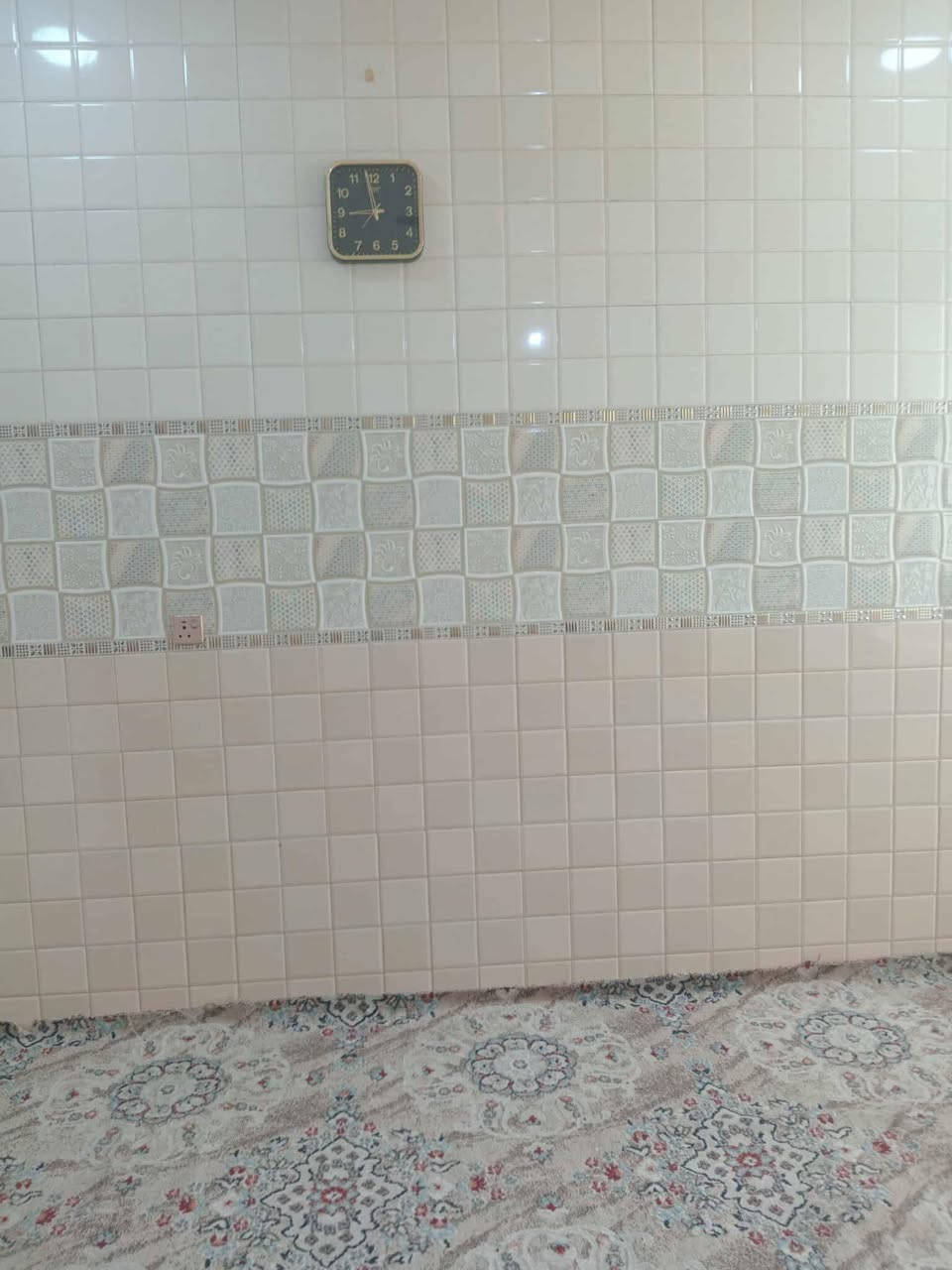 دار للبيع المساحه 250سند25الخدمات ماء مجاري كهرباء البيت يتكون من غرف ٢وصاله 5في8واستقبال ومطبخ   السعر 75العنوان الصويره حي الجهاد خلف المعارض يبعد عند الشارع  العام تقريبا 150متر للاستفسار على الرقم ***********او***********الخاص مفتوح
